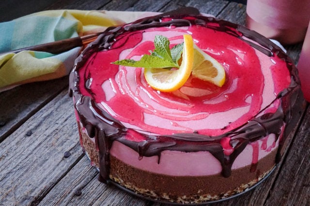 Strawberry Lemonade Chocolate Cheesecake - Vegan Bits